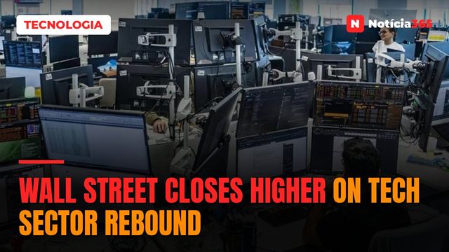 Wall Street Closes Higher on Tech Sector Rebound