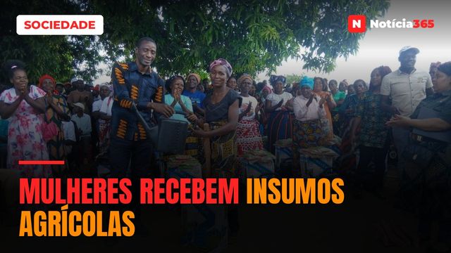 Mulheres recebem insumos agrícolas